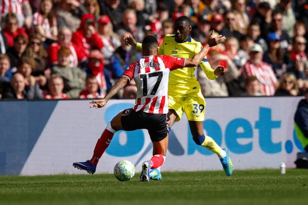 Sunderland v Tottenham Hotspur, Premier League Reinildo Mandava of Sunderland battles with Randal Kolo Muani of Tottenham Hotspur during the Sunderland v Tottenham Hotspur Premier League match at the Stadium of Light, Sunderland, England on 12 April 2026 Credit: Craig Cowan Every Second Media Editorial use only. All images are copyright Every Second Media Limited. No images may be reproduced without prior permission. All rights reserved. Premier League and Football League images are subject to licensing agreements with Football DataCo Limited. see https: www.football-dataco.com Copyright: xIMAGO EveryxSecondxMediax ESM-1907-0136 CraigxCowanx xEveryxSecondxMediax