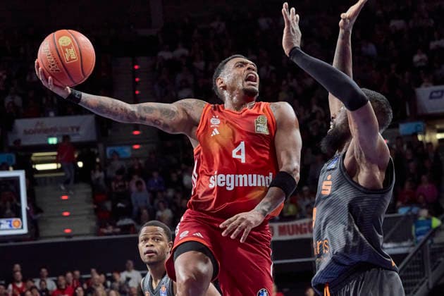 German Basketball Bundesliga BBL , FC Bayern Munich Basketball vs NINERS Chemnitz, Munich FC Bayern Basketball, NINERS Chemnitz, 2026 04 12 in Munich SAP Garden RATHAN MAYES Xavier FC Bayern Munich Basketball Shooting Guard SG Nr4 FCBB4 , NEWMAN III John NINERS Chemnitz Shooting Guard SG Nr9 CHE9 sportworld Munich SAP Garden Bayern Germany
