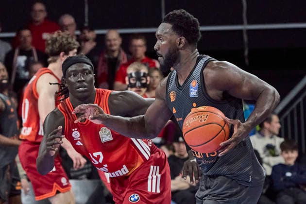 German Basketball Bundesliga BBL , FC Bayern Munich Basketball vs NINERS Chemnitz, Munich FC Bayern Basketball, NINERS Chemnitz, 2026 04 12 in Munich SAP Garden SOW Amadou NINERS Chemnitz Center C Nr12 CHE12 , GABRIEL Wenyen FC Bayern Munich Basketball Center C Nr32 FCBB32 sportworld Munich SAP Garden Bayern Germany