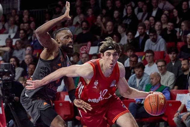 German Basketball Bundesliga BBL , FC Bayern Munich Basketball vs NINERS Chemnitz, Munich FC Bayern Basketball, NINERS Chemnitz, 2026 04 12 in Munich SAP Garden JESSUP Justinian FC Bayern Munich Basketball Shooting Guard SG Nr10 FCBB10 , NEWMAN III John NINERS Chemnitz Shooting Guard SG Nr9 CHE9 sportworld Munich SAP Garden Bayern Germany