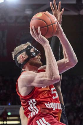 German Basketball Bundesliga BBL , FC Bayern Munich Basketball vs NINERS Chemnitz, Munich FC Bayern Basketball, NINERS Chemnitz, 2026 04 12 in Munich SAP Garden GIFFEY Niels FC Bayern Munich Basketball Small Forward SF Nr5 FCBB5 , MUSHIDI Kostja NINERS Chemnitz Small Forward SF Nr11 CHE11 sportworld Munich SAP Garden Bayern Germany
