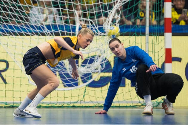 260412 Nathalie Hagman of Sweden and Goal keeper Evita Å½ilionyte of Litauen during the women s EHF Euro Qualification handball match between Sweden and Lithuania on April 12, 2026 in Kosta Photo Suvad Mrkonjic BILDBYRAN COP 170 SM0457 handball handball handball kval em em kval qualification womens ehf euro qualification sverige sweden litauen lithuania dam bbeng sverige sweden  Copyright: SUVADxMRKONJIC BB260412SM035