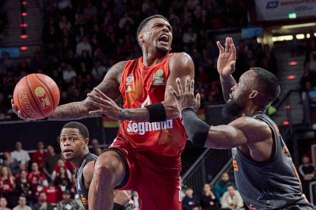 Deutsche Basketball Bundesliga (BBL), FC Bayern München Basketball vs NINERS Chemnitz, München FC Bayern Basketball, NINERS Chemnitz, 2026-04-12 in München (SAP Garden) RATHAN-MAYES Xavier (FC Bayern München Basketball Shooting Guard (SG) Nr4-FCBB4), NEWMAN III John (NINERS Chemnitz Shooting Guard (SG) Nr9-CHE9) sportworld München SAP Garden Bayern Deutschland *** German Basketball Bundesliga BBL , FC Bayern Munich Basketball vs NINERS Chemnitz, Munich FC Bayern Basketball, NINERS Chemnitz, 2026 04 12 in Munich SAP Garden RATHAN MAYES Xavier FC Bayern Munich Basketball Shooting Guard SG Nr4 FCBB4 , NEWMAN III John NINERS Chemnitz Shooting Guard SG Nr9 CHE9 sportworld Munich SAP Garden Bayern Germany