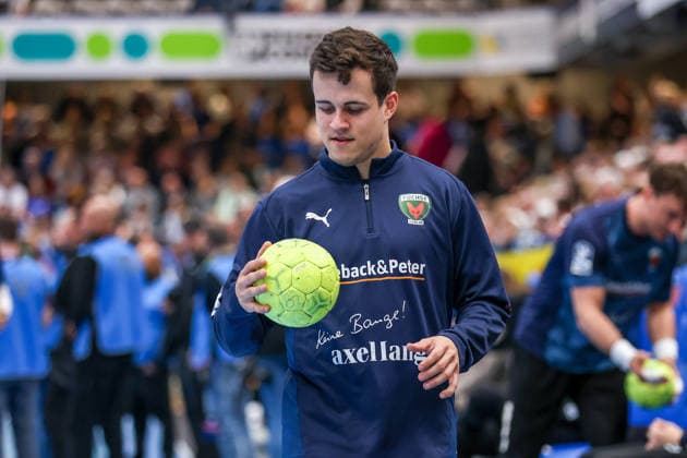 2026 04 12, xkwix, Handball, HBL, TBV Lemgo Lippe Füchse Berlin, PHOENIX CONTACT arena, 28 Spieltag, Saison 2025 2026 Tim Freihöfer Füchse Berlin 20 schaut auf Ball beim Aufwaermen DFB regulations prohibit any use of photographs as image sequences and or quasi video Photo xKamilxWilkowskixPressefotoKochx Nordrhein Westfalen Germany