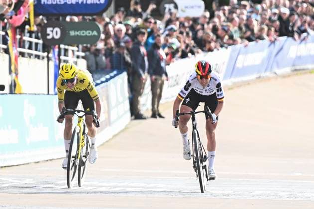 Paris - Roubaix Hauts-de-France 2026 Cycling Race ROUBAIX, FRANCE - APRIL 12 : Koch Franziska (GER) of FDJ United - SUEZ and Vos Marianne (NED) of Team Visma Lease a Bike in the final sprint at the finish line during the 123rd edition of Paris - Roubaix Hauts-de-France an UCI World Tour 1.UWT one day cycling road race for Women Elite of 258 km with start in Compiegne and finish in Roubaix on April 12, 2026 in Roubaix, France, 12 04 2026 ( Motordriver Kenny Verfaillie - Roubaix France  Copyright: xVincentxKalutx