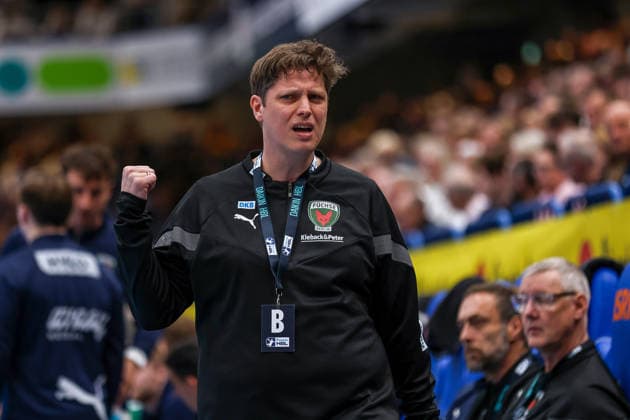 2026 04 12, xkwix, Handball, HBL, TBV Lemgo Lippe Füchse Berlin, PHOENIX CONTACT arena, 28 Spieltag, Saison 2025 2026 Nicolej Krickau Füchse Berlin head coach gesticulates on the sidelines DFB regulations prohibit any use of photographs as image sequences and or quasi video Photo xKamilxWilkowskixPressefotoKochx Nordrhein Westfalen Germany