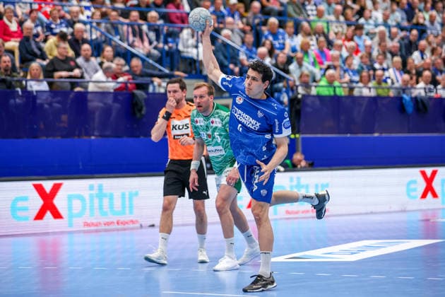 2026 04 12, xkwix, Handball, HBL, TBV Lemgo Lippe Füchse Berlin, PHOENIX CONTACT arena, 28 Spieltag, Saison 2025 2026 Samuel Zehnder TBV Lemgo Lippe 4 beim Strafwurf DFB regulations prohibit any use of photographs as image sequences and or quasi video Photo xKamilxWilkowskixPressefotoKochx Nordrhein Westfalen Germany