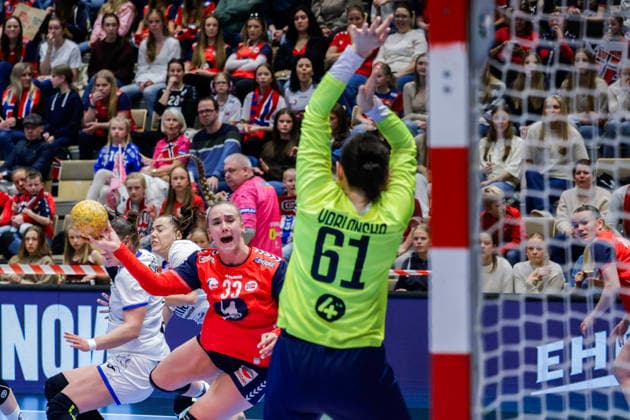 Handball, EHF EURO Cup Norway Slovakia Kristiansand 20260412 Norway s Thale Rushfeldt Deila and Slovakia s Iryna Yablonska during the EHF Euro Cup women s handball match between Norway and Slovakia at Aquarama in Kristiansand Photo Tor Erik Schroder NTB Kristiansand Norway EDITORIAL USE ONLY RESTRICTED USE FOR BETTING COMPANIES  Copyright: xTorxErikxSchroderx xNTBx