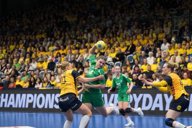 260412 Stina Wiksfors of Sweden and Eva Christina Zilinskas of Lithuania during the women s EHF Euro Qualification handball match between Sweden and Lithuania on April 12, 2026 in Kosta Photo Suvad Mrkonjic BILDBYRAN COP 170 SM0457 handball handball handball kval em em kval qualification womens ehf euro qualification sverige sweden litauen lithuania dam bbeng sverige sweden  Copyright: SUVADxMRKONJIC BB260412SM040