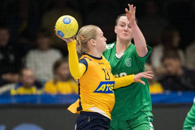 260412 Emma Lindqvist of Sweden and Vakare Damuleviciute of Lithuania during the women s EHF Euro Qualification handball match between Sweden and Lithuania on April 12, 2026 in Kosta Photo Suvad Mrkonjic BILDBYRAN COP 170 SM0457 handball handball handball kval em em kval qualification womens ehf euro qualification sverige sweden litauen lithuania dam bbeng sverige sweden  Copyright: SUVADxMRKONJIC BB260412SM046