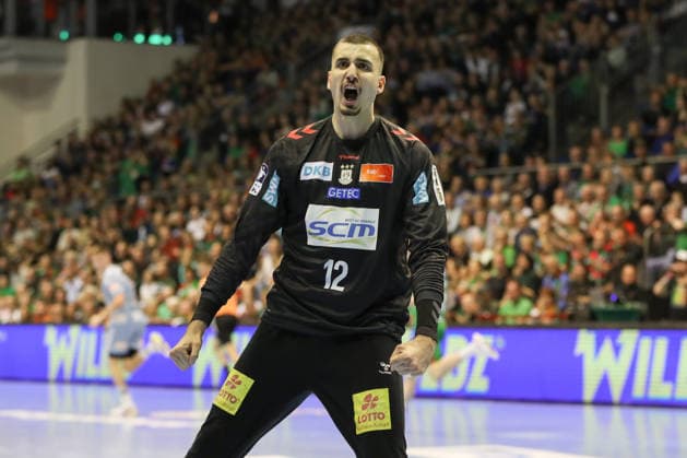 12 04 2026, xgox, Handball Daikin HBL SC Magdeburg HC Erlangen emspor, v l Matej Mandic Magdeburg, 12 cheers over held ball, defended, held, Torhueter Magdeburg