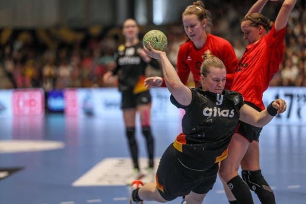 GER, Hamm, Germany vs Belgium, EHF EURO Qualifiers, Handball, EHF, Season 2025 2026, WESTPRESS arena, 6 Matchday in picture Lisa Antl Germany DFB DFL REGULATIONS PROHIBIT ANY USE OF PHOTOGRAPHS AS IMAGE SEQUENCES AND OR QUASI VIDEO, 12 04 2026 Copyright: HMBxMedia HendrikxHamelau