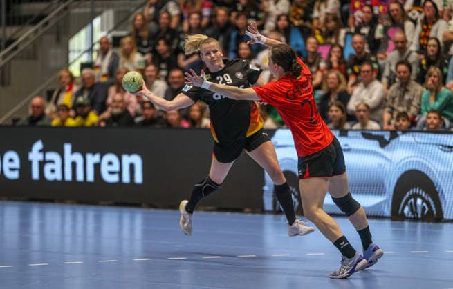 GER, Hamm, Germany vs Belgium, EHF EURO Qualifiers, Handball, EHF, Season 2025 2026, WESTPRESS arena, 6 Matchday in picture from l Antje Döll Germany Handball Women 29 , Estelle Ghijsens Belgium Handball Women 24 DFB DFL REGULATIONS PROHIBIT ANY USE OF PHOTOGRAPHS AS IMAGE SEQUENCES AND OR QUASI VIDEO, 12 04 2026 Copyright: HMBxMedia HendrikxHamelau