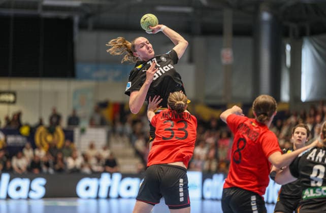 GER, Hamm, Germany vs Belgium, EHF EURO Qualifiers, Handball, EHF, Season 2025 2026, WESTPRESS arena, 6 Matchday in picture Viola Leuchter Germany Handball Women 77 , Eva Xhonneux Belgium Handball Women 33 DFB DFL REGULATIONS PROHIBIT ANY USE OF PHOTOGRAPHS AS IMAGE SEQUENCES AND OR QUASI VIDEO, 12 04 2026 Copyright: HMBxMedia HendrikxHamelau