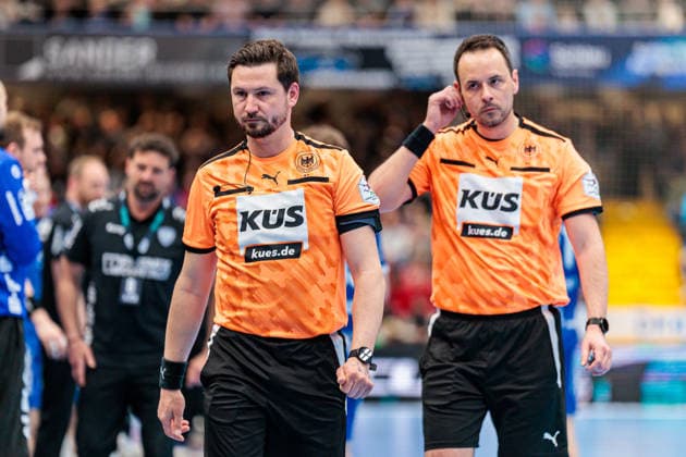 f l Raphael Piper Assistant referee , Jannik Otto Assistant referee GER, TBV Lemgo Lippe vs Fuechse Berlin, Handball, 1 Bundesliga, Matchday 28, Season 2025 2026, 12 04 2026 GER, TBV Lemgo Lippe vs Fuechse Berlin, Handball, 1 Bundesliga, Matchday 28, Season 2025 2026, 12 04 2026 Lemgo Copyright: xEibner-Pressefoto JanxRollingerx EP_JSK
