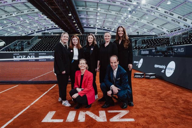 TENNIS - WTA, Tennis Damen Upper Austria Ladies Linz LINZ,AUSTRIA,12.APR.26 - TENNIS - WTA Tour, Upper Austria Ladies Linz. Image shows tournament director Sandra Reichel and crew members.  GEPAxpictures xAlexanderxSolc
