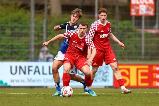 47 Leon Pesch (FC Eintracht Norderstedt), 16 Louis Lemke (Hamburger SV U21, U 21 Fußball I Herren I Regionalliga Nord I Saison 2025-2026 I 29. Spieltag I FC Eintracht Norderstedt - Hamburger SV U21 I 11.04.2026 I Edmund-Plambeck-Stadion *** 47 Leon Pesch FC Eintracht Norderstedt , 16 Louis Lemke Hamburger SV U21 Fußball I Herren I Regionalliga Nord I Saison 2025 2026 I 29 Spieltag I FC Eintracht Norderstedt Hamburger SV U21 I 11 04 2026 I Edmund Plambeck Stadion