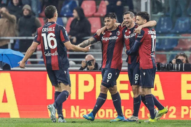 April 12, 2026, Bologna, BOLOGNA: Bologna s Remo Freuler jubilates with his teammates after scoring the goal during the Italian Serie A soccer match Bologna FC vs US Lecce at Renato Dall Ara stadium in Bologna, Italy, 12 April 2026. ANSA SERENA CAMPANINI. Serie A ; Bologna-Lecce  - ZUMAa110 20260412_zaf_a110_023 Copyright: xSerenaxCampaninix