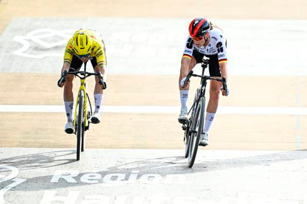 Paris - Roubaix Hauts-de-France Women 2026 Cycling Race ROUBAIX, FRANCE - APRIL 12 : Koch Franziska (GER) of FDJ United - SUEZ and Vos Marianne (NED) of Team Visma Lease a Bike in the final sprint during the 6th edition of Paris - Roubaix Hauts-de-France Women an UCI Women s World Tour 1.WWT one day cycling road race for Women Elite of 143 km with start in Denain and finish in Roubaix on April 12, 2026 in Roubaix, France, 12 04 2026 Roubaix France  Copyright: xTomasxSiskx
