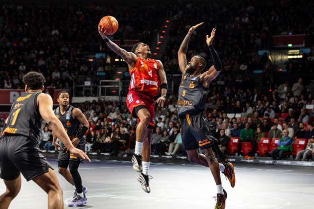 GER, easy Credit Basketball Bundesliga, FC Bayern München Basketball Niners Chemnitz 12 04 2026, BMW Park, Munich, GER, easy Credit Basketball Bundesliga, FC Bayern München Basketball Niners Chemnitz Xavier Rathan Mayes FC Bayern München Basketball 4 , John Edward Newman III Niners Chemnitz, 9 Foto Alexander Trienitz München BMW Park Bayern Deutschland