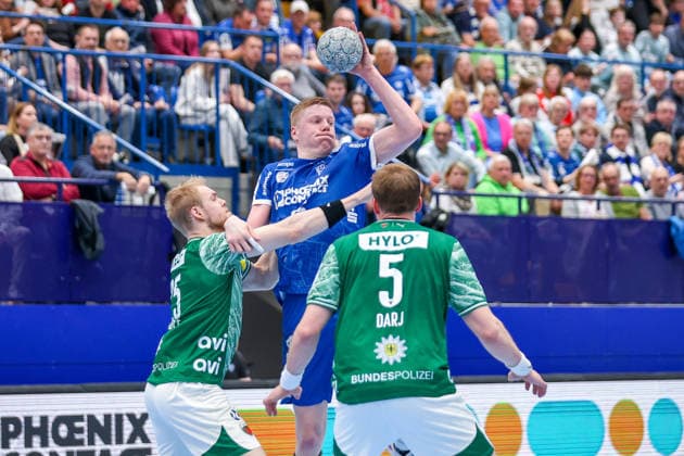 2026 04 12, xkwix, Handball, HBL, TBV Lemgo Lippe Füchse Berlin, PHOENIX CONTACT arena, 28 Matchday, Season 2025 2026 Niels Versteijnen TBV Lemgo Lippe 25 in a duel against Matthes Langhoff Füchse Berlin 25 and Max Darj Füchse Berlin 5 DFB regulations prohibit any use of photographs as image sequences and or quasi video Photo xKamilxWilkowskixPressefotoKochx Nordrhein Westfalen Germany