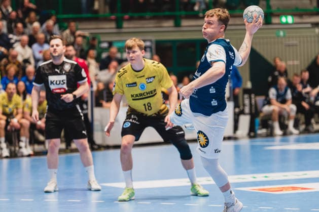 Linus Schmid TVB Stuttgart, 18 , Noah Beyer Bergischer HC, 02 on the throw Bergischer HC vs TVB Stuttgart, Handball, Daikin 1 HBL, 28 Matchday, Season 2025 26, 12 04 2026, Bergischer HC vs TVB Stuttgart, Handball, Daikin 1 HBL, 28 Matchday, Season 2025 26, 12 04 2026 Wuppertal Copyright: xEibner-Pressefoto LukasxBaldygax EP_LBA