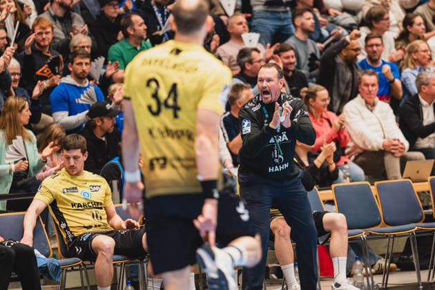 Misha Kaufmann TVB Stuttgart, Coach pestering his team Bergischer HC vs TVB Stuttgart, Handball, Daikin 1 HBL, Matchday 28, Season 2025 26, 12 04 2026, Bergischer HC vs TVB Stuttgart, Handball, Daikin 1 HBL, Matchday 28, Season 2025 26, 12 04 2026 Wuppertal Copyright: xEibner-Pressefoto LukasxBaldygax EP_LBA