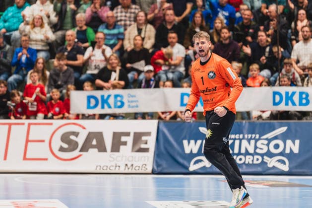 Christopher Rudeck Bergischer HC, 01 with cheers Bergischer HC vs TVB Stuttgart, Handball, Daikin 1 HBL, 28 Matchday, Season 2025 26, 12 04 2026, Bergischer HC vs TVB Stuttgart, Handball, Daikin 1 HBL, 28 Matchday, Season 2025 26, 12 04 2026 Wuppertal Copyright: xEibner-Pressefoto LukasxBaldygax EP_LBA