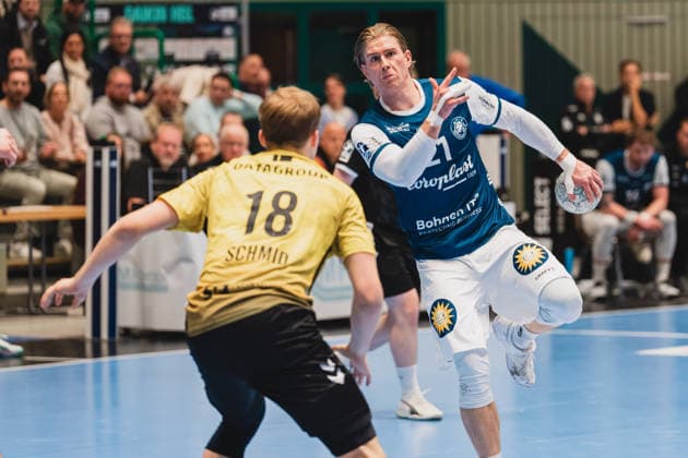 Linus Schmid TVB Stuttgart, 18 , Kim Voss Fels Bergischer HC, 21 goes for a jump shot Bergischer HC vs TVB Stuttgart, Handball, Daikin 1 HBL, Matchday 28, Season 2025 26, 12 04 2026, Bergischer HC vs TVB Stuttgart, Handball, Daikin 1 HBL, Matchday 28, Season 2025 26, 12 04 2026 Wuppertal Copyright: xEibner-Pressefoto LukasxBaldygax EP_LBA