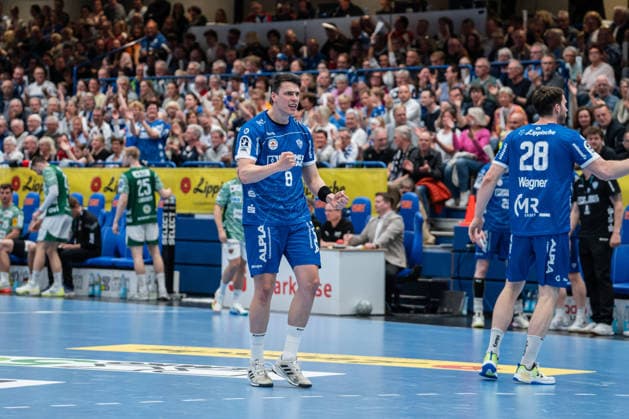 TBV Lemgo Lippe GER vs Fuechse Berlin GER , Handball, Daikin Handball Bundesliga, 28 Matchday, 12 4 2026, Season 2025 2026, Lemgo Frederik Simak TBV Lemgo Lippe, 08 cheers Lemgo Phoenix Contact Arena Germany