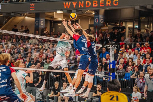 Volleyball Mens Bundesliga Playoffs Semifinals 2025 2026 SVG Lüneburg vs SWD powervolleys Düren 12 04 2026 Kyle Paulson 1 SWD powervolleys Düren against the block of Cole Young 8 SVG Lüneburg and Santeri Välimaa 12 SVG Lüneburg
