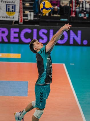 Volleyball Mens Bundesliga playoffs semi-finals 2025 2026 SVG Lüneburg vs SWD powervolleys Düren 12 04 2026 Troy Gooch 6 SWD powervolleys Düren saves the ball