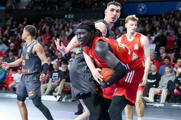 Wenyen Gabriel 32 FC Bayern Muenchen Basketball catches a ball in front of Yordan Minchev 91 Niners Chemnitz , FC Bayern Muenchen Basketball vs Niners Chemnitz, easyCredit BBL, Basketball, Bundesliga, Men, Main Round, April 12, 2026 Muenchen Bayern Germany Copyright: xkolbert-press MartinxAgüerax