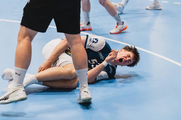 Soeren Steinhaus Bergischer HC, 53 with a cry of pain on the floor Bergischer HC vs TVB Stuttgart, Handball, Daikin 1 HBL, Matchday 28, Season 2025 26, 12 04 2026, Bergischer HC vs TVB Stuttgart, Handball, Daikin 1 HBL, Matchday 28, Season 2025 26, 12 04 2026 Wuppertal Copyright: xEibner-Pressefoto LukasxBaldygax EP_LBA
