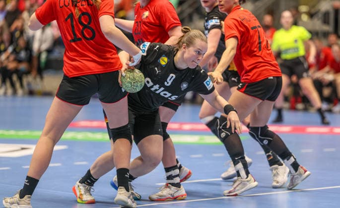 GER, Hamm, Germany vs Belgium, EHF EURO Qualifiers, Handball, EHF, Season 2025 2026, WESTPRESS arena, 6 Matchday in picture v l Willemijn Cuypers Belgium Handball Women 18 , Lisa Antl Germany 9 DFB DFL REGULATIONS PROHIBIT ANY USE OF PHOTOGRAPHS AS IMAGE SEQUENCES AND OR QUASI VIDEO, 12 04 2026 Copyright: HMBxMedia HendrikxHamelau