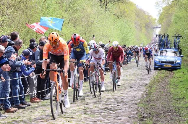 Course cycliste Paris Roubaix : trouee de Wallers Arenberg PHOTOPQR VOIX DU NORD SEBASTIEN JARRY ; 12 04 2026 ; Wallers 12042026. Course cycliste Paris Roubaix : trouee de Wallers Arenberg. Sebastien JARRY LA VOIX DU NORD HAUTS DE FRANCE France  Copyright: xPHOTOPQR VOIXxDUxNORD MAXPPPxSEBASTIENxJARRYx 20260412VDN0822 20260412VDN0822