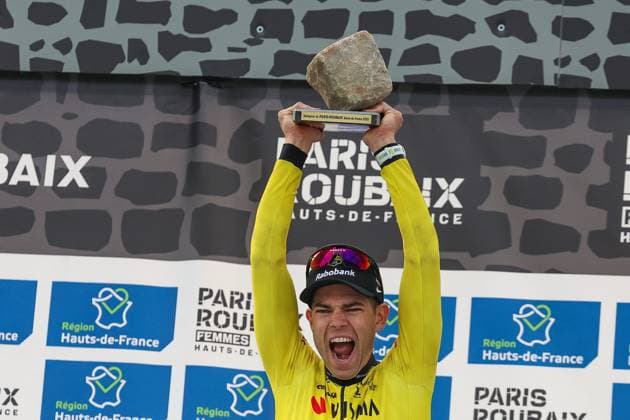 ROUBAIX : Paris Roubaix 2026 PHOTOPQR VOIX DU NORD BAZIZ CHIBANE ; 12 04 2026 ; ROUBAIX - 12 04 2026 : L enfer du Nord, le Paris Roubaix a eu lieu ce jour. Wout Van Aert est sorti vainqueur 1 NORD France  Copyright: xPHOTOPQR VOIXxDUxNORD MAXPPPxBAZIZxCHIBANEx 20260412VDN0891 20260412VDN0901