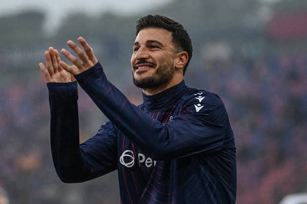 CALCIO - Serie A - Bologna FC vs US Lecce Riccardo Orsolini (Bologna Fc) greetings supporters during Bologna FC vs US Lecce, Italian soccer Serie A match in Bologna, Italy, April 12 2026 Bologna Italy  Copyright: xIPAxSport ABACAx