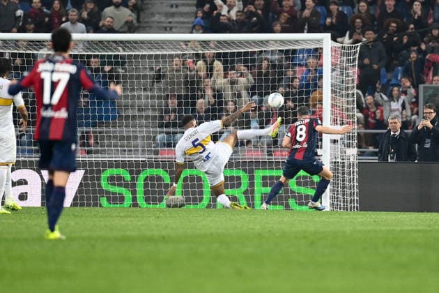 CALCIO - Serie A - Bologna FC vs US Lecce Remo Freuler (Bologna Fc) scoaring a goal during Bologna FC vs US Lecce, Italian soccer Serie A match in Bologna, Italy, April 12 2026 Bologna Italy  Copyright: xIPAxSport ABACAx