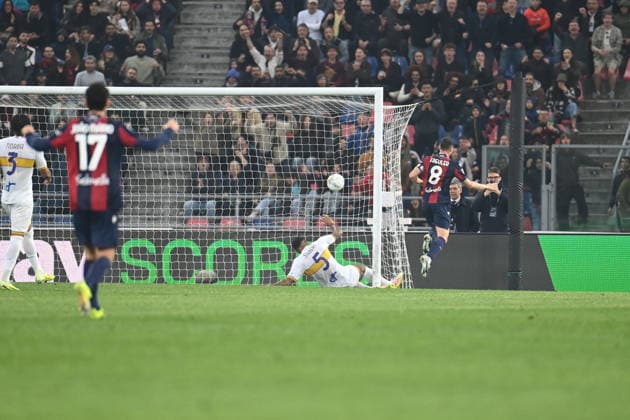 CALCIO - Serie A - Bologna FC vs US Lecce Remo Freuler (Bologna Fc) scoaring a goal during Bologna FC vs US Lecce, Italian soccer Serie A match in Bologna, Italy, April 12 2026 Bologna Italy  Copyright: xIPAxSport ABACAx