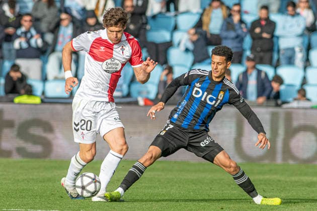 Dorsal 7 Iyas Chaira jugador del Real Oviedo, Jugada en accion, La Liga 12 de abril de 2026 jornada 31 RC Celta Real Oviedo Estadio Abanca Balaidos Vigo Vigo Pontevedra Espana Copyright: xLuisxLorenzox