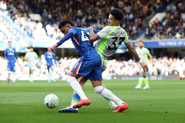 Chelsea gegen Man City 12. April 2026, London Premier League Fußball Chelsea gegen Manchester City Estevao Willian von Chelsea und Nico O™Reilly von Manchester City Foto Charlotte Wilson Abseits London UK  Copyright: xCharlottexWilsonx xOffsidexOffside