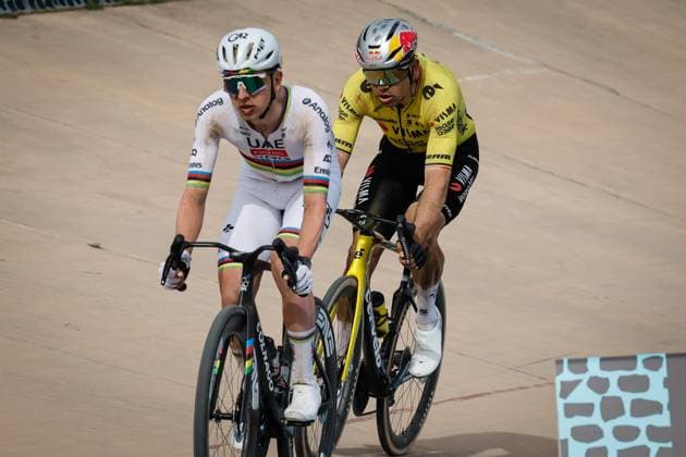 CYCLISME PARIS ROUBAIX 2026 HOMMES MOTO COURSE PHOTOPQR VOIX DU NORD PIERRE ROUANET ; 12 04 2026 ; ROUBAIX, 12 04 2026. La 123e edition de la course cycliste Paris Roubaix hommes (130 ans de l enfer du Nord et ses secteurs paves), depuis la moto course, au depart de Compiegne et a l arrivee au velodrome de Roubaix. Duel pour la victoire Wout Van Aert Tadej Pogacar. PHOTO PIERRE ROUANET LA VOIX DU NORD HAUTS DE FRANCE France  Copyright: xPHOTOPQR VOIXxDUxNORD MAXPPPxPIERRExROUANETx 20260412VDN1013 20260412VDN1013