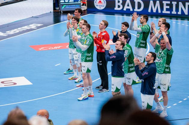 Victory celebration after 33 34 victory, Team Fuechse Berlin GER, TBV Lemgo Lippe vs Fuechse Berlin, Handball, 1 Bundesliga, Matchday 28, Season 2025 2026, 12 04 2026 GER, TBV Lemgo Lippe vs Fuechse Berlin, Handball, 1 Bundesliga, Matchday 28, Season 2025 2026, 12 04 2026 Lemgo Copyright: xEibner-Pressefoto JanxRollingerx EP_JSK