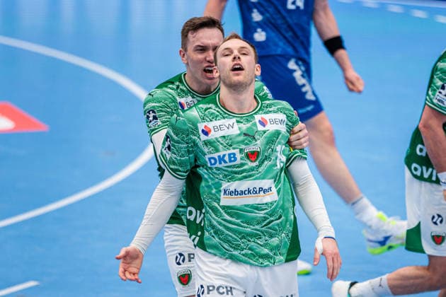 Siegesjubel nach 33:34 Sieg, v.l. Lasse Bredekjaer Andersson (Fuechse Berlin, 11), Mathias Gidsel (Fuechse Berlin, 19) GER, TBV Lemgo Lippe vs. Fuechse Berlin, Handball, 1. Bundesliga, 28. Spieltag, Spielzeit 2025 2026, 12.04.2026 GER, TBV Lemgo Lippe vs. Fuechse Berlin, Handball, 1. Bundesliga, 28. Spieltag, Spielzeit 2025 2026, 12.04.2026 Lemgo Copyright: xEibner-Pressefoto JanxRollingerx EP_JSK
