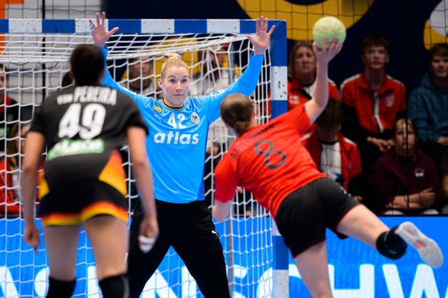 Handball, Women European Championship Qualification, Germany Belgium, 2 Round, Group 3, Matchday 6 Goalkeeper Katharina Filter Germany , Nele Antonissen Belgium Hamm Westpress Arena Nordrhein Westfalen Germany