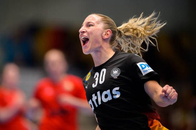 Handball, Womens European Championship Qualification, Germany Belgium, 2nd round, Group 3, Matchday 6 Jenny Behrend Germany Cheers Joy Emotion Goal celebration Goalscorer Goalscorer Hamm Westpress Arena North Rhine-Westphalia Germany