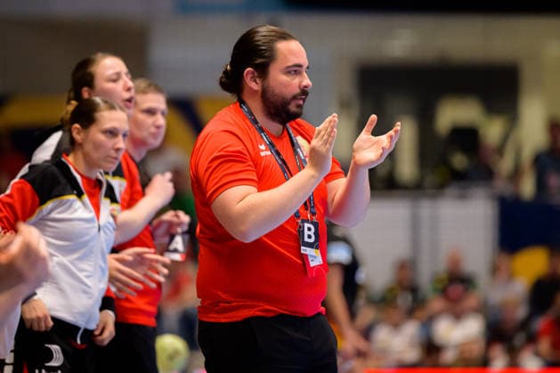 Handball, Womens European Championship Qualification, Germany Belgium, 2nd round, Group 3, Matchday 6 Coach Clement Petit Belgium Hamm Westpress Arena Nordrhein Westfalen Germany