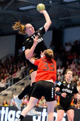 Handball, Womens European Championship Qualification, Germany Belgium, 2nd round, Group 3, Matchday 6 Viola Leuchter Germany , Eva Xhonneux Belgium Hamm Westpress Arena Nordrhein Westfalen Germany