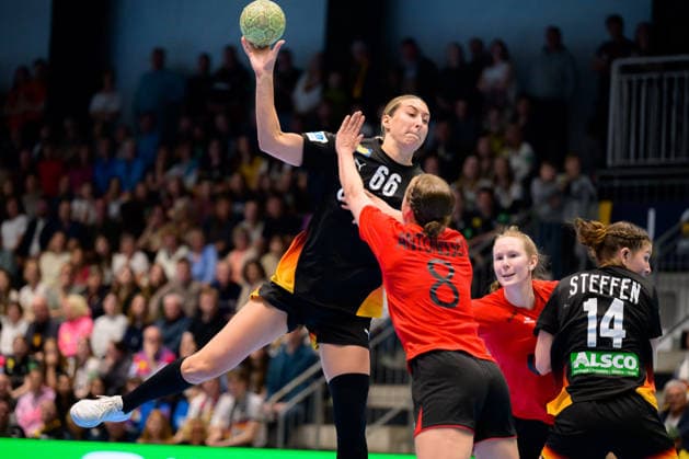 Handball, Womens European Championship Qualification, Germany Belgium, 2nd round, Group 3, Matchday 6 Dana Bleckmann Germany , Nele Antonissen Belgium Hamm Westpress Arena Nordrhein Westfalen Germany